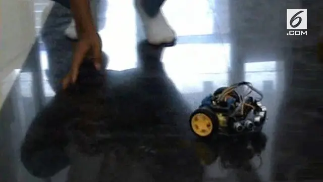Siswa SMA Negeri 1 Cibatu memciptakan sebuah robot halang rintang. Robot ini memiliki sensor hingga mampu menghindar saat terjadi tabrakan.