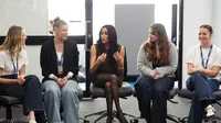 Meghan Markle Kembali Pakai Item Fesyen yang Pernah Diledeknya Seusai Mundur dari Kerajaan Inggris
