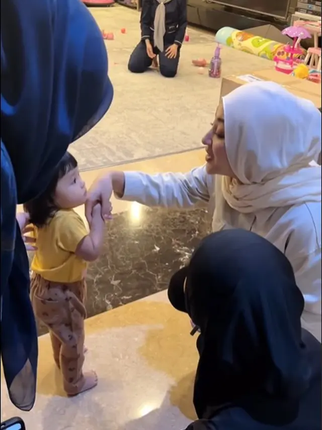 Ameena, anak Aurel dan Atta (Instagram/aurelie.hermansyah)