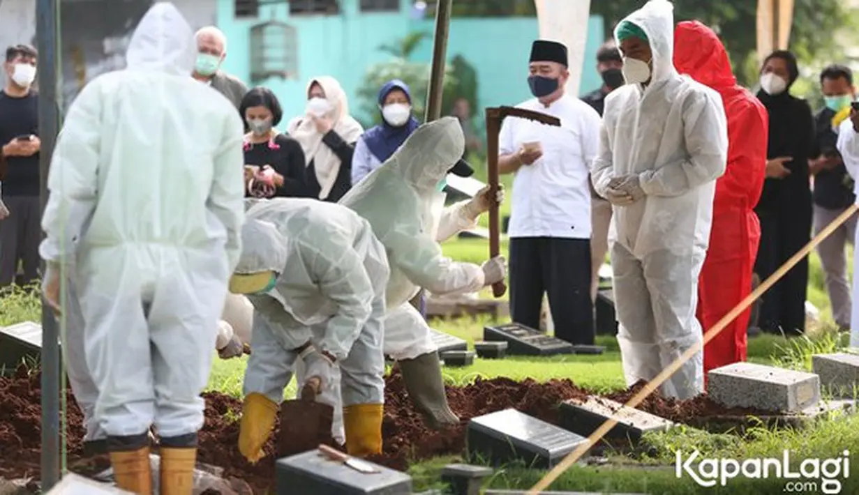 Pemakaman Rina Gunawan (Budy Santoso/Kapanlagi.com)