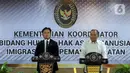 Pemulangan terpidana kasus narkoba, Mary Jane Veloso disepakati melalui penandatanganan practical agreement antara Menko bidang Hukum, HAM, Imigrasi, dan Permasyarakatan Yusril Ihza Mahendra dan Wakil Menteri Kehakiman Filipina Raul T Vasquez. (Liputan6.com/Herman Zakharia)