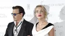 Amber Heard merasa sakit hati karena Johnny Depp tak kunjung memberikannya perhatian lebih ketika menjadi suami istri. Amber pun merasa bahwa, Johnny sudah memiliki wanita lain. (AFP/Bintang.com)