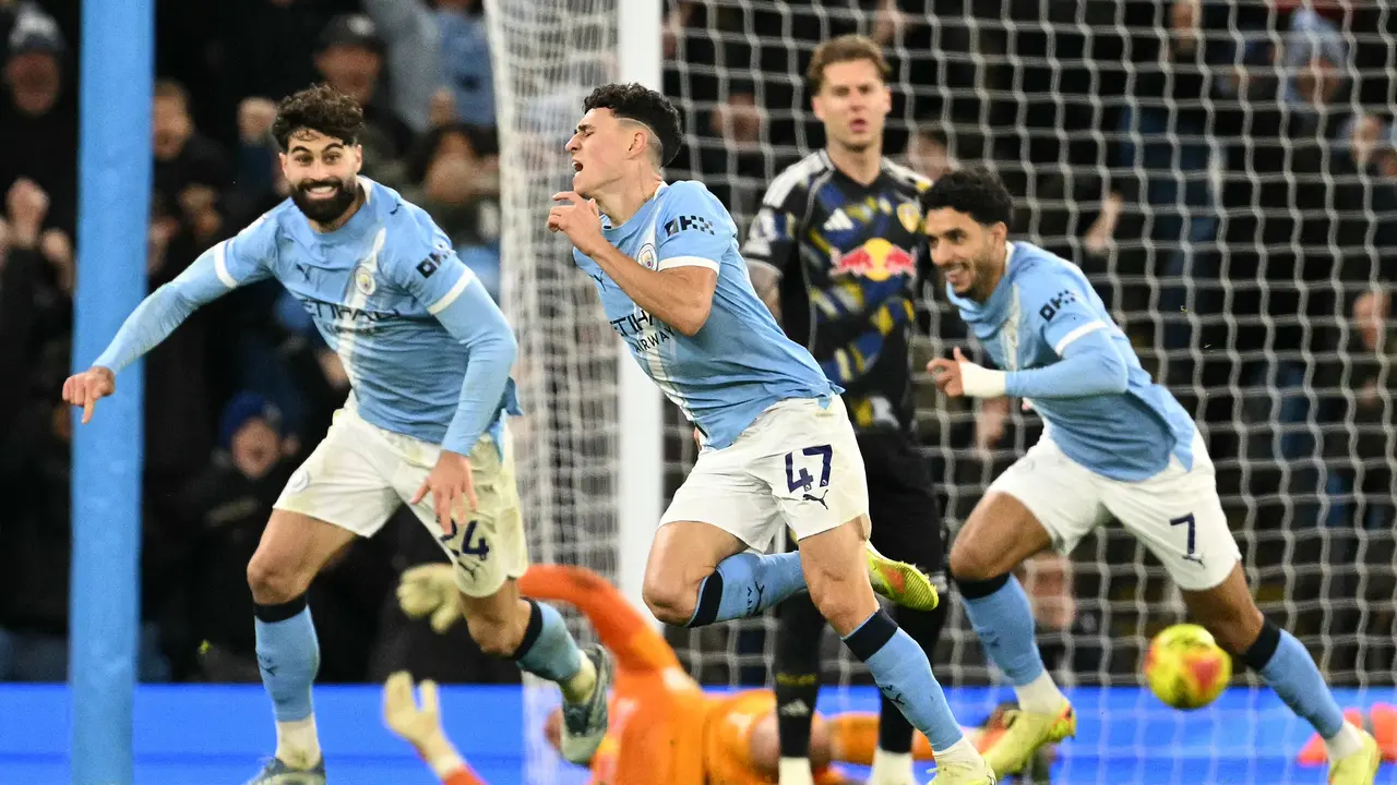Selebrasi Phil Foden saat City melawan Leeds United