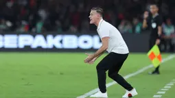 Laga ini menandai debut John Herdman sebagai pelatih baru Timnas Indonesia. Tampak dalam foto, pelatih Timnas Indonesia, John Herdman, saat memimpin Skuad Garuda melawan Saint Kitts and Nevis pada ajang FIFA Series 2026 di Stadion Utama Gelora Bung Karno (SUGBK), Jumat (27/3/2026) malam WIB. (Bola.com/M. Iqbal Ichsan)