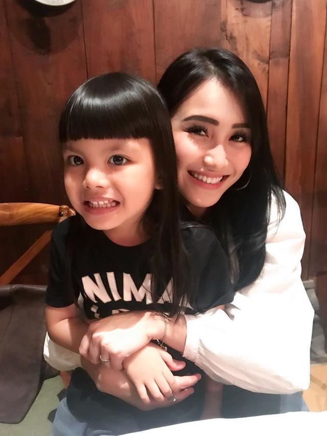 [Bintang] Denada dan Shakira Aurum