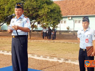 Citizen6, Kalijati: Tiga satuan TNI AU Kalijati yakni Pangkalan TNI AU (Lanud) Suryadarma, Wing Pendidikan Teknik dan Pembekalan (Wingdiktekkal), dan Kompi “B” BS Paskhas mengadakan Upacara Bendera bersama Bulan September 2011 di Lapangan Sepak Bola, Lanu