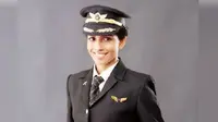 Pilot Cantik Ini Wanita Termuda yang Terbangkan Boeing 777