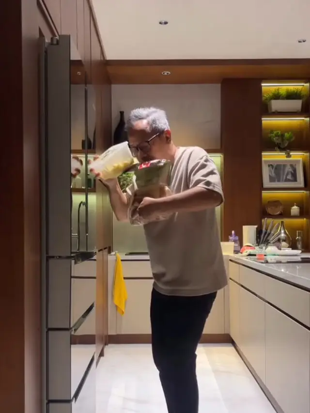 Potret Dapur dan Meja Makan di Rumah Mona Ratuliu dan Indra Brasco (Instagram/@indrabrasco)