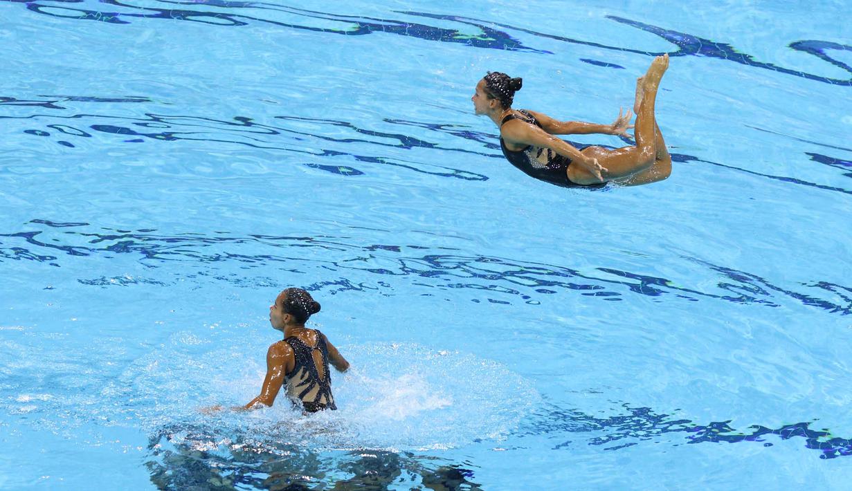 Tim renang indah Indonesia beraksi di nomor Team Technical & Free Routine SEA Games 2015. (Bola.com/Arief Bagus)