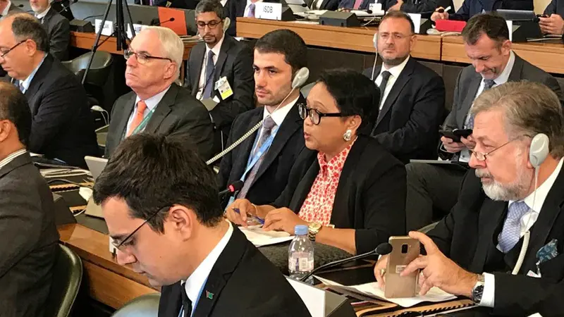 Menteri Luar Negeri RI Retno Marsudi menyampaikan paparannya dalam Ministerial Conference in Afghanistan di Gedung PBB, Jenewa 28 November 2018 (sumber: Kemlu RI)