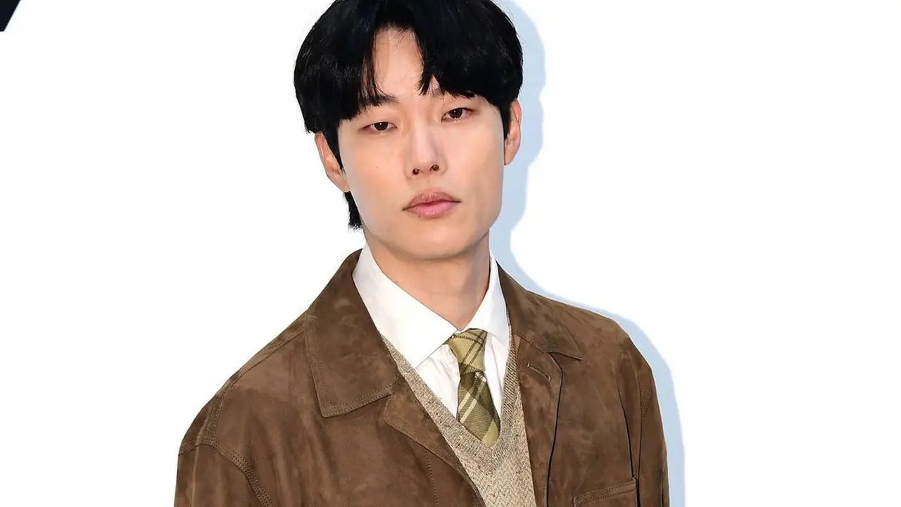 Potret Perdana Ryu Jun Yeol Usai Kena Kontroversi Transit Love dengan Han So Hee, Tampil Wajah Datar dengan Outfit Anak Sekolah