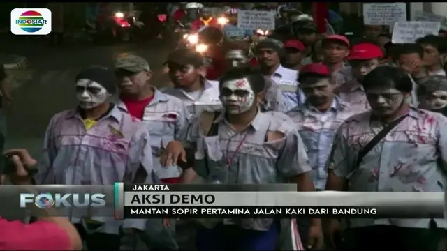 Mantan Sopir Pertamina Jalan Kaki dari Bandung ke Jakarta Pakai Kostum Zombie, Ada Apa?
