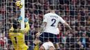 Proses terjadinya gol Arsenal yang dicetak Alexis Sanchez ke gawang Tottenham pada laga Premier League di Stadion Emirates, London, Sabtu (18/11/2017). Arsenal menang 2-0 atas Tottenham. (AP/Kirsty Wigglesworth)