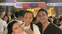 Rachel Vennya membawa serta anak sulungnya, Xabiru Al Hakim, untuk menghadiri konser Coldplay di Jakarta. Konser keduanya juga ditemani oleh kekasih Rachel, Salim Nauderer.
