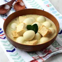 Ilustrasi telur puyuh kuah santan/copyright shutterstock.com/Ika Rahma H