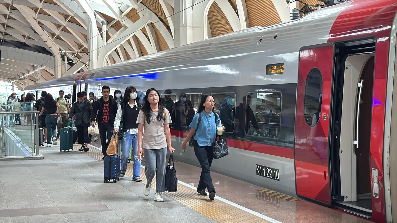 Whoosh Padat Penumpang Selama Liburan Lebaran 2025