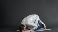 Ilustrasi salat, Iduladha, di rumah. (Photo by RODNAE Productions on Pexels)