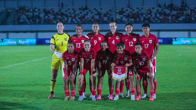 Duel Pakistan vs Timnas Putri Indonesia di matchday 2 Grup D Kualifikasi Piala Asia Putri 2026 di Sport Centre Kelapa Dua Tangerang Stadium, Rabu (02/07/2025) malam WIB. (M. Iqbal Ichsan)