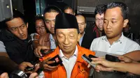 Diperiksa KPK, Ketua DPRD Bangkalan Acungkan Jempol