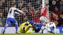 Pemain Manchester United, Henrikh Mkhitaryan mencoa melewati adangan para pemain Basel pada laga grup A Liga Champions di Old Trafford, Manchester, (12/9/2017). MU menang 3-0. (AP/Frank Augstein)