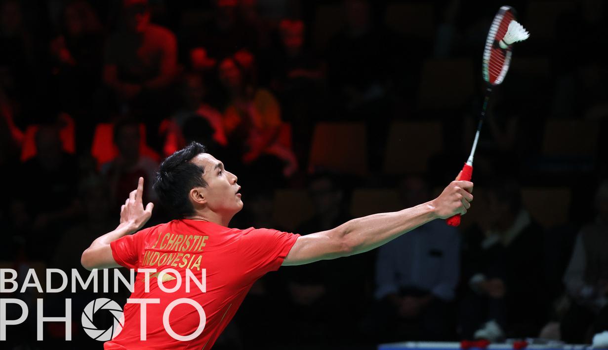Atlet bulutangkis tunggal putra Indonesia, Jonatan Christie saat tampil melawan wakil Malaysia di ajang Piala Thomas 2020 yang berlangsung di Denmark, Jumat (15/10/2021). (Badminton Photo/Yves Lacroix)
