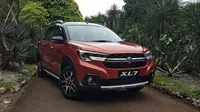 Suzuki XL7 mencoba peruntungan di kelas medium SUV. (Septian/Liputan6.com)
