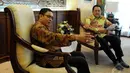 Ketua Umum Badan Musyawarah Antar Gereja nasional, Saur Hasugian saat berdiskusi dengan Ketua DPD, Irman Gusman, Jakarta, Senin (22/12/2014).(Liputan6.com/Andrian M Tunay)