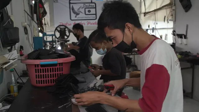 Karyawan Dompet Kulit Sumantri