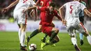 Aksi gelandang Portugal, Bernardo Silva pada laga kedua kualifikasi Piala Eropa 2020 yang berlangsung di Stadion Da Luz, Lisbon, Senin (27/3). Portugal raih hasil imbang 1-1 kontra Serbia. (AFP/Patricia de Melo)