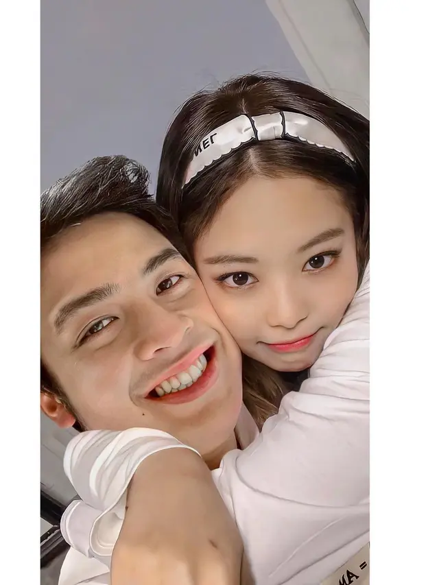 9 Editan Foto Jerome Poline dengan Jennie Blackpink Ini Bikin Geleng Kepala, Kocak Banget