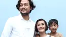 4 November 2007 Dwi Sasono resmi mempersunting personel grup vokal Widi Mulia alias Widi Be3. Dari pernikahannya pasangan ini telah dikaruniai tiga orang anak. (Galih W. Satria/Bintang.com)