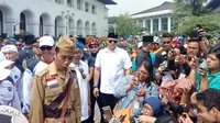 Presiden Jokowi mengenakan kostum ala pejuang di peringatan Hari Pahlawan Nasional di Bandung. (Liputan6.com/Huyogo Simbolon)