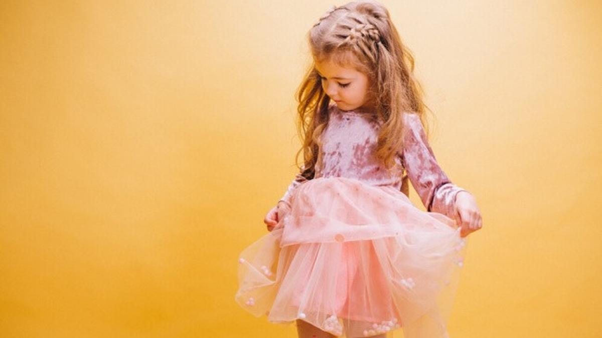 7 Model Baju Dress A-Line Kombinasi Brokat-Satin untuk Anak Perempuan, Si Kecil Makin Anggun bak Putri