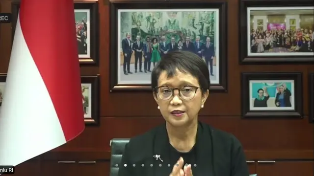 Menlu Retno Marsudi dalam Press Briefing online. (Liputan6.com/Tanti Yulianingsih)