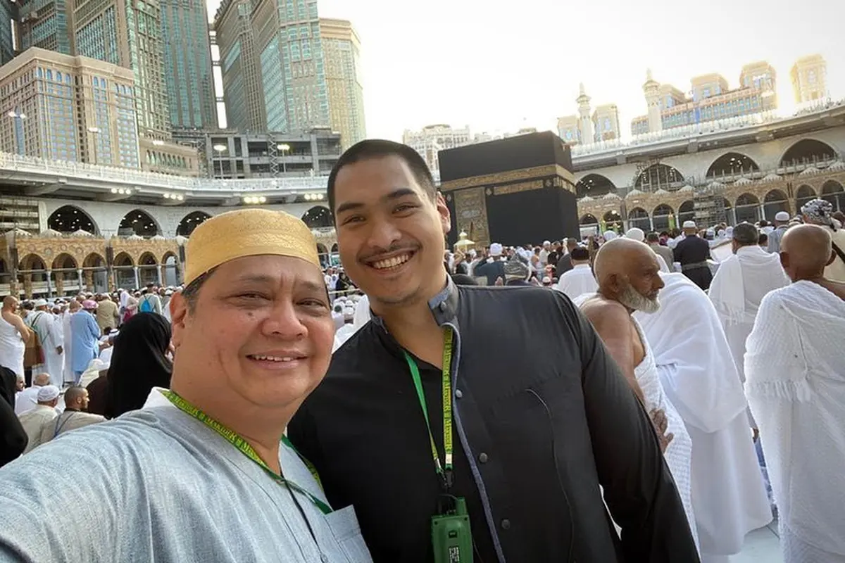 Momen Dito Ariotedjo Temani Menko Airlangga Hartarto Saat Ibadah Umroh pada 2020. (Sumber: Instagram/ditoariotedjo)