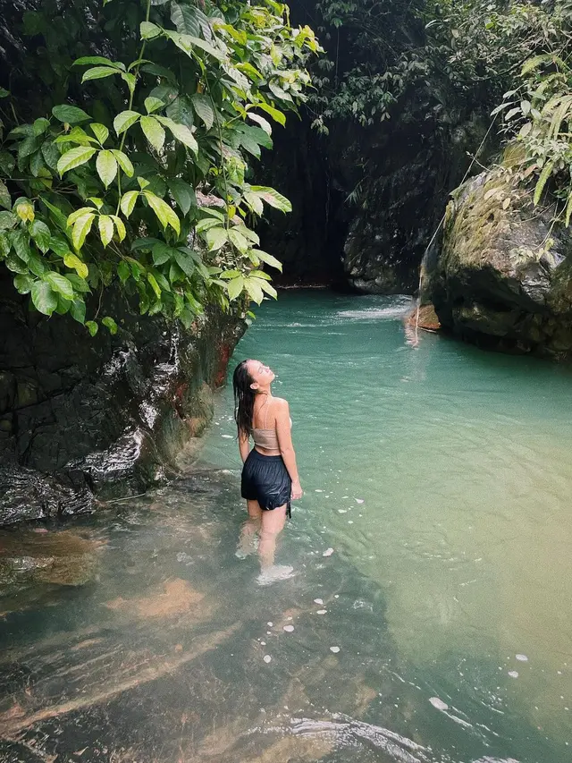 6 Potret Haico Van der Veken Liburan di Curug, Tempat Wisata Favorit