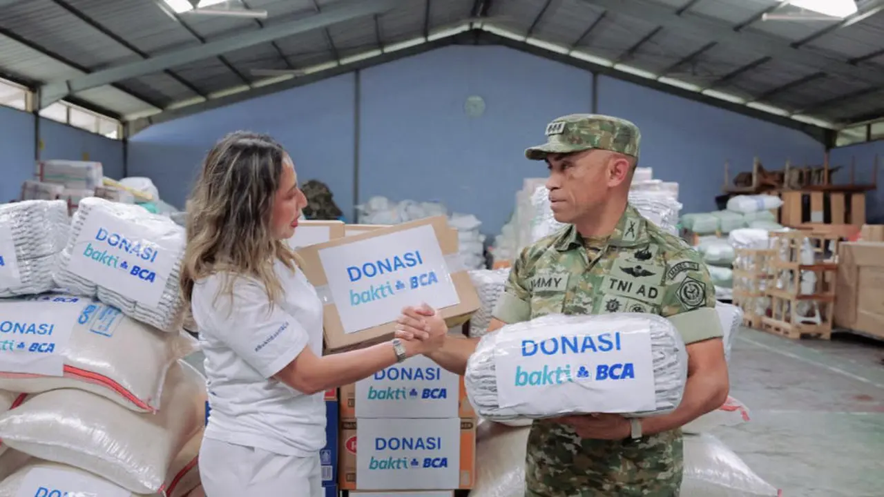 BCA bekerja sama dengan TNI mengirimkan bantuan kemanusiaan bagi korban bencana alam di Kota Sibolga, Sumatra Utara. (Dok BBCA)