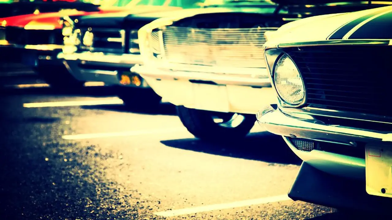 Mobil Tua