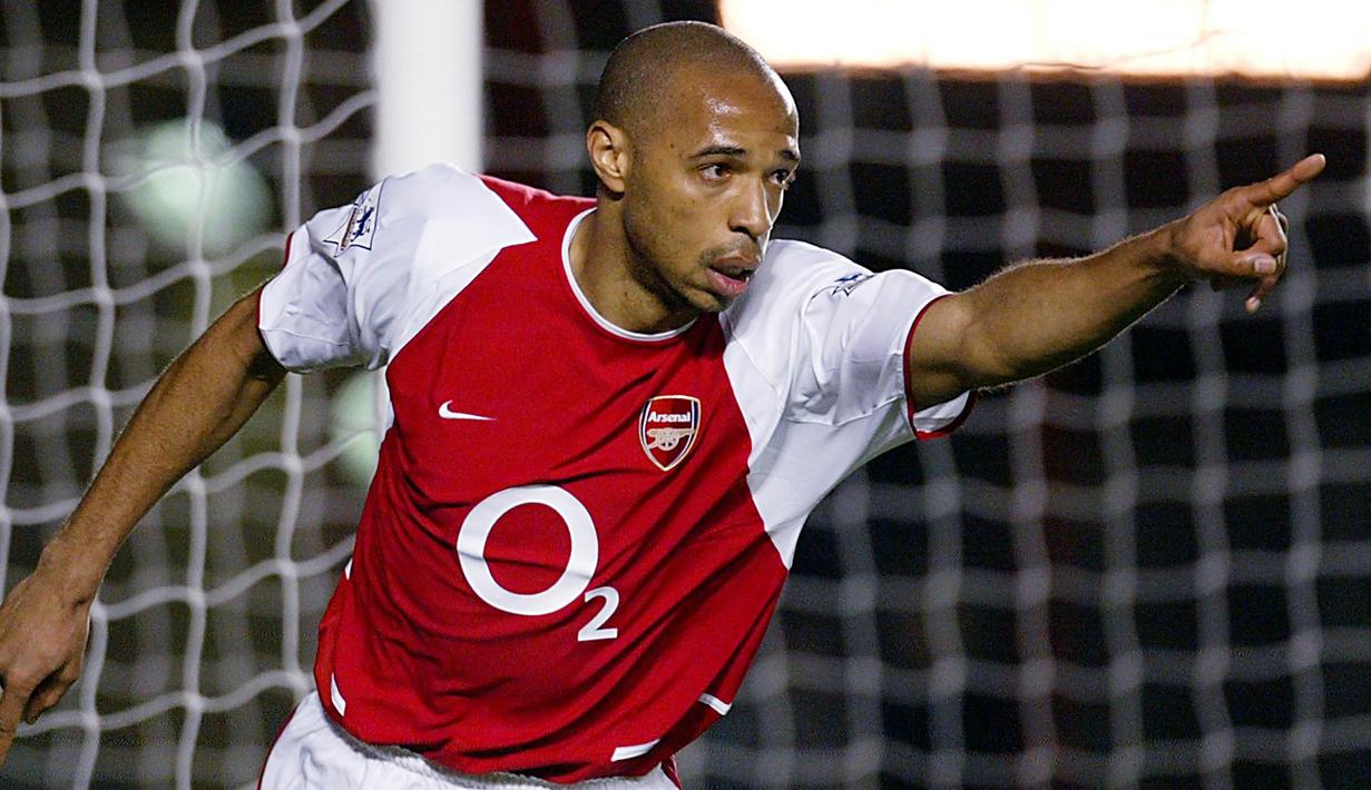 Thierry Henry. Striker yang kini berusia 44 tahun ini telah memutuskan pensiun bersama New York Red Bulls pada Januari 2015 lalu. Total ia mencetak 411 gol, dengan rincian 360 gol dicetak bersama klub dan 51 gol bersama Timnas Prancis. (AFP/Odd Andersen)