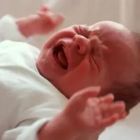 Ilustrasi bayi yang dibuang ke dalam toilet. (Huffington Post)