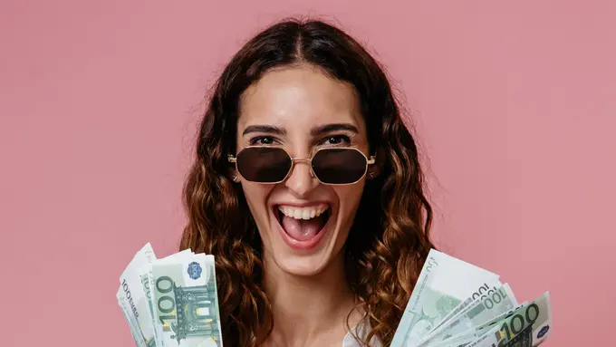 Iseng Cek Spam Email, Wanita Ini Justru Temukan Hal Tak Terduga yang Bikin Auto Kaya