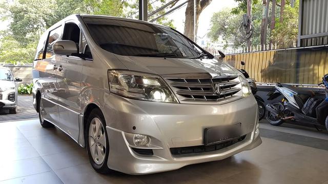 Toyota Alphard Generasi Pertama
