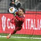 Kiper Napoli, Alex Meret menggagalkan eksekusi penalti pemain Juventus pada final Coppa Italia. (Dok. Twitter/Napoli)