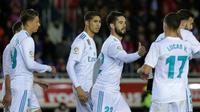 Para pemain Real Madrid merayakan gol ke gawang Numancia pada laga Copa del Rey di Nuevo Estadio Los Pajaritos, Numancia, Kamis (4/1/2018). (AFP/Cesar Manso)