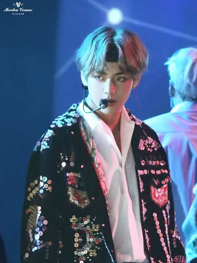 [Bintang] 8 Jaket Termahal yang Pernah Dikenakan oleh BTS