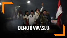 Dua tokoh BPN Prabowo-Sandiaga, Fadli Zon dan Neno Warisman datang ke demonstrasi di depan gedung Bawaslu.