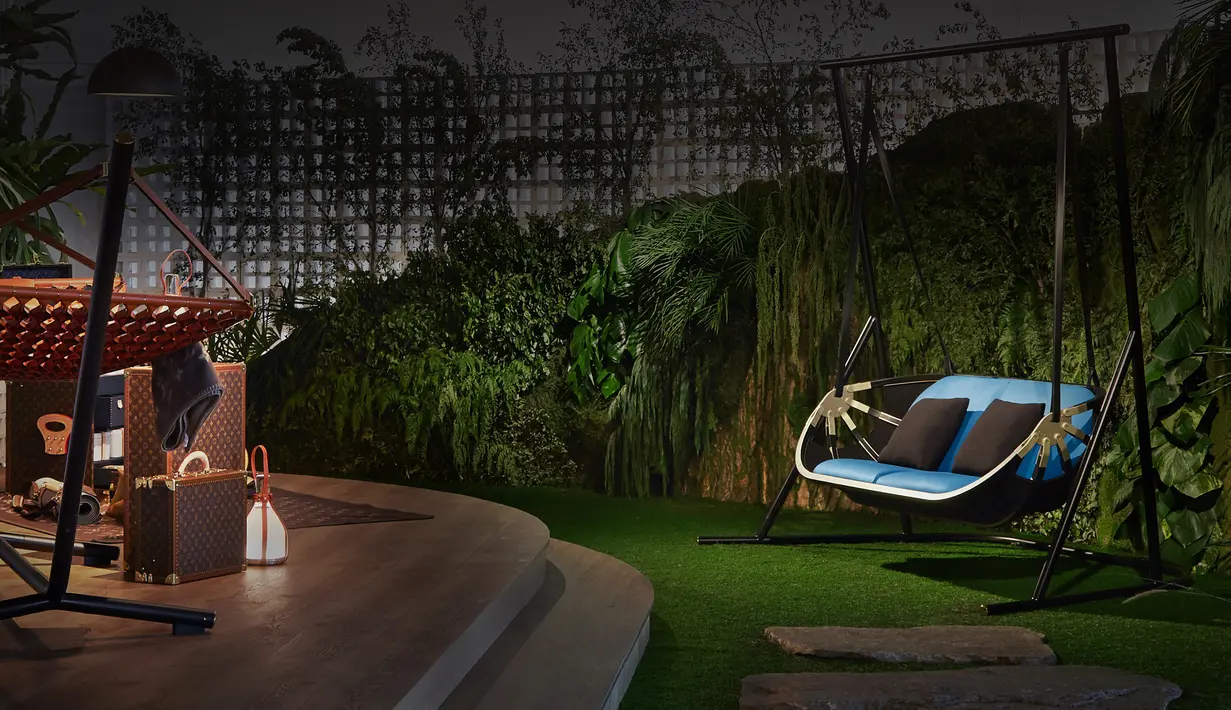 Memasuki ruangan, kita akan dibawa langsung ke dunia craftmanship Louis Vuitton untuk menikmati objek yang dikuratori dari koleksi Objets Nomades.