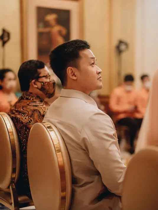 Momen lamaran Putri Tanjung dan Guinandra Jatikusumo (Sumber: Instagram/putri_tanjung)