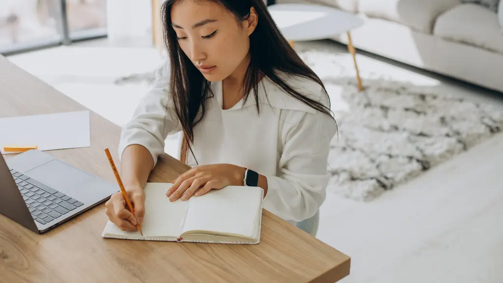 Decision Fatigue bisa mengganggu produktivitas jika dibiarkan. (foto: wayhomestudio/freepik)