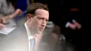 CEO Facebook Mark Zuckerberg memberikan kesaksian di hadapan Kongres dan Senat AS di Capitol Hill, Washington, Senin (10/4). Zuckerberg secara tegas menyatakan bertanggung jawab atas kurangnya perlindungan data konsumen di Facebook. (AP /Andrew Harnik)